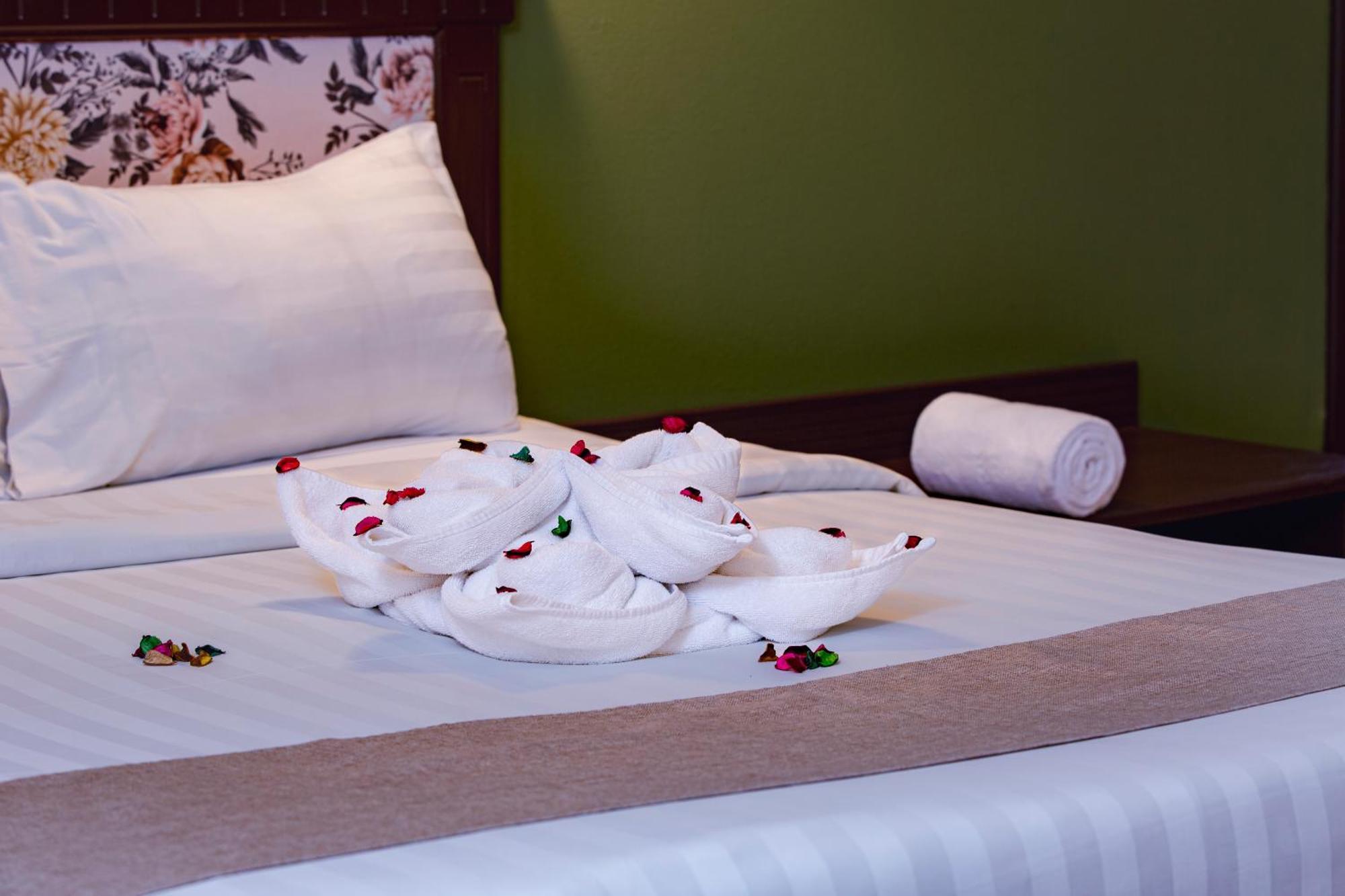 Pars International Hotel Манама Екстериор снимка